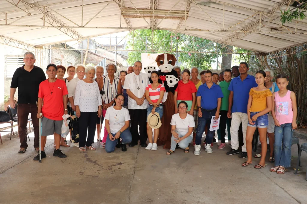 Misa y musica unen a los programas de Caritas en Abreus 1