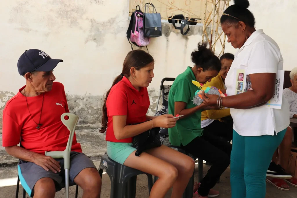 Misa y musica unen a los programas de Caritas en Abreus 8