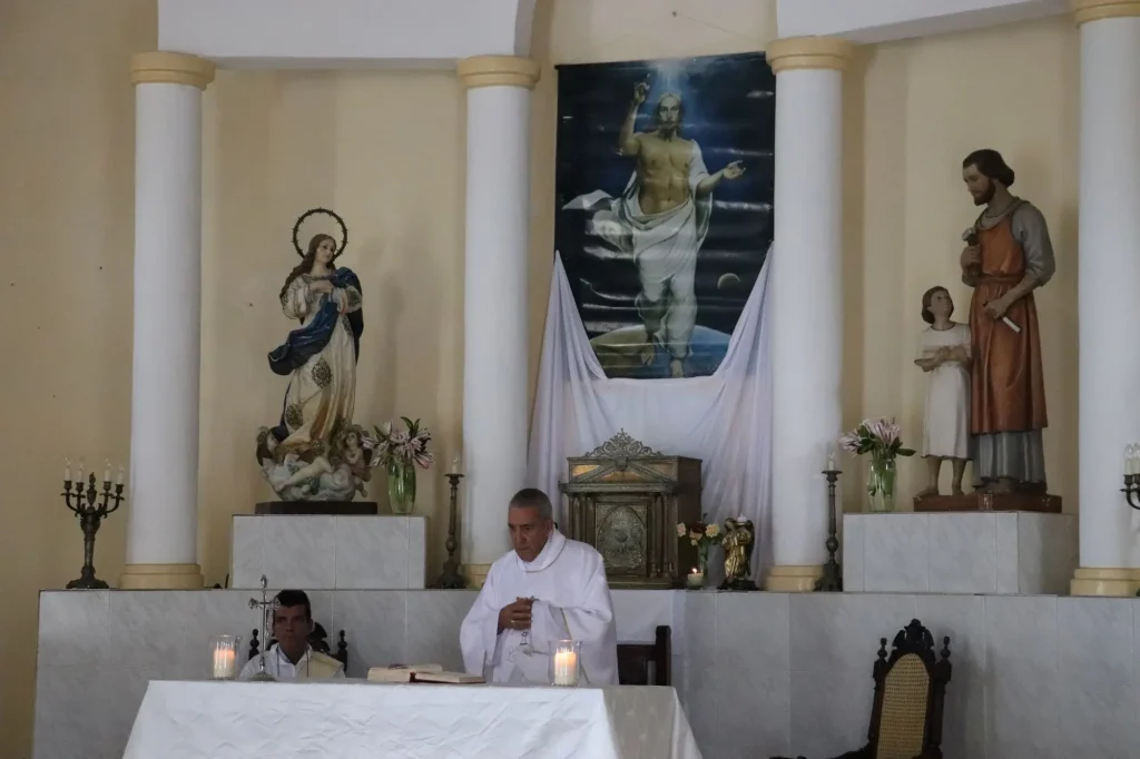 Misa y musica unen a los programas de Caritas en Abreus 9