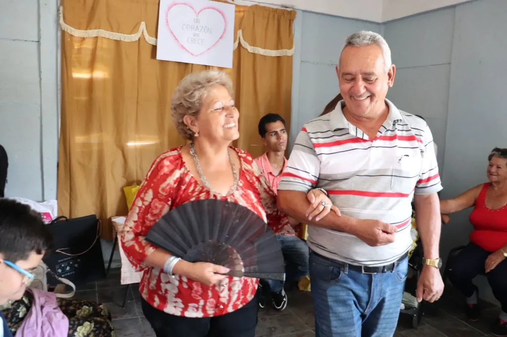 La pareja de danzoneros conformada por Elsa y Alexis, colaboradores de Corazón que crece. 