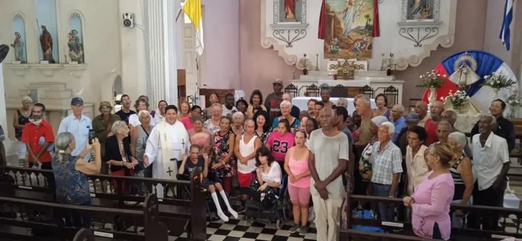 La comunidad de la parroquia San Jose en Colon 3
