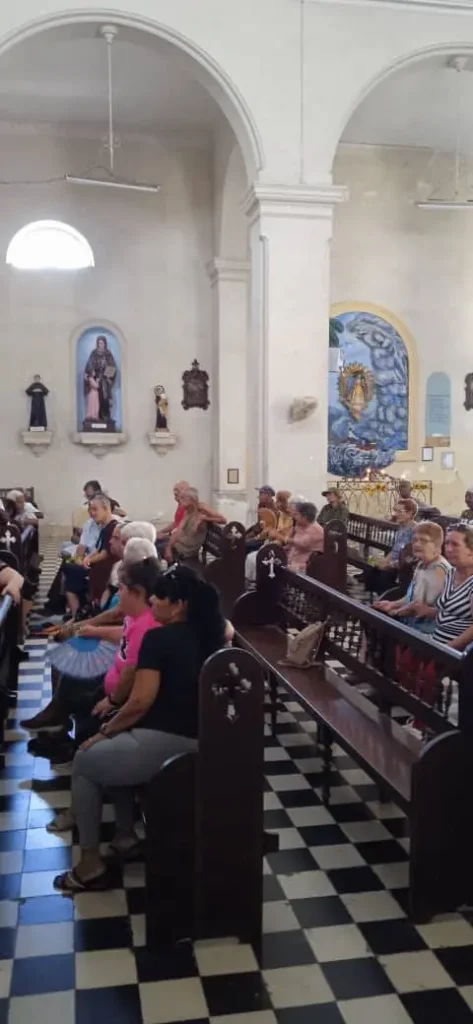La comunidad de la parroquia San Jose en Colon 4