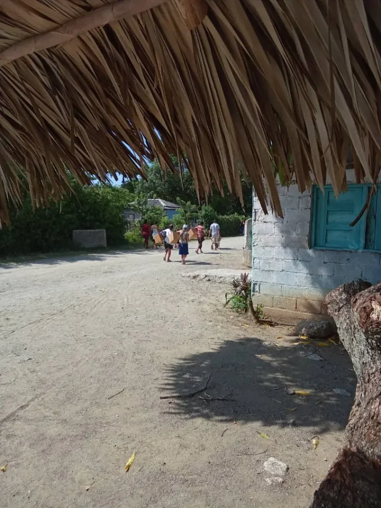 Continúa en Holguín asistencia a familias damnificadas por huracán Melissa 10 Mayari 10