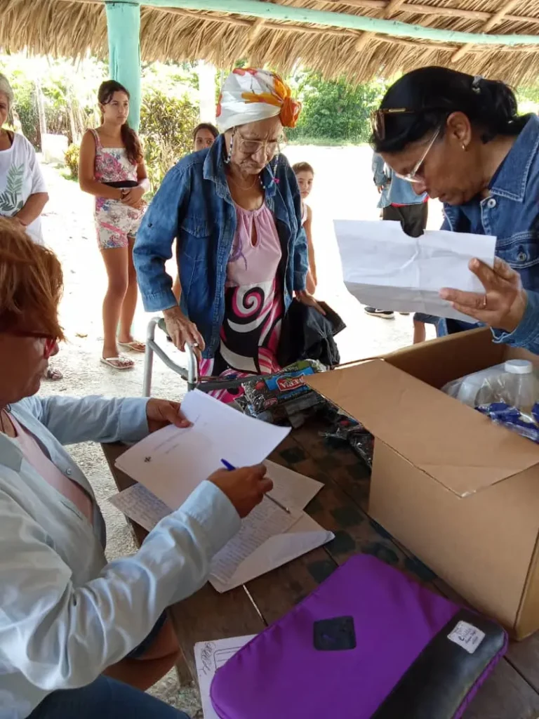 Continúa en Holguín asistencia a familias damnificadas por huracán Melissa 11 Mayari 11