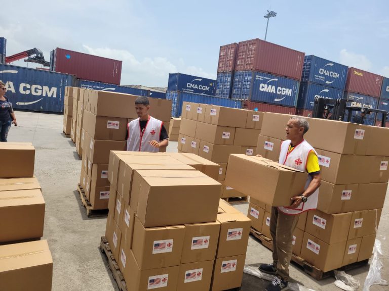 Continúan llegando donativos  a damnificados en Santiago de Cuba