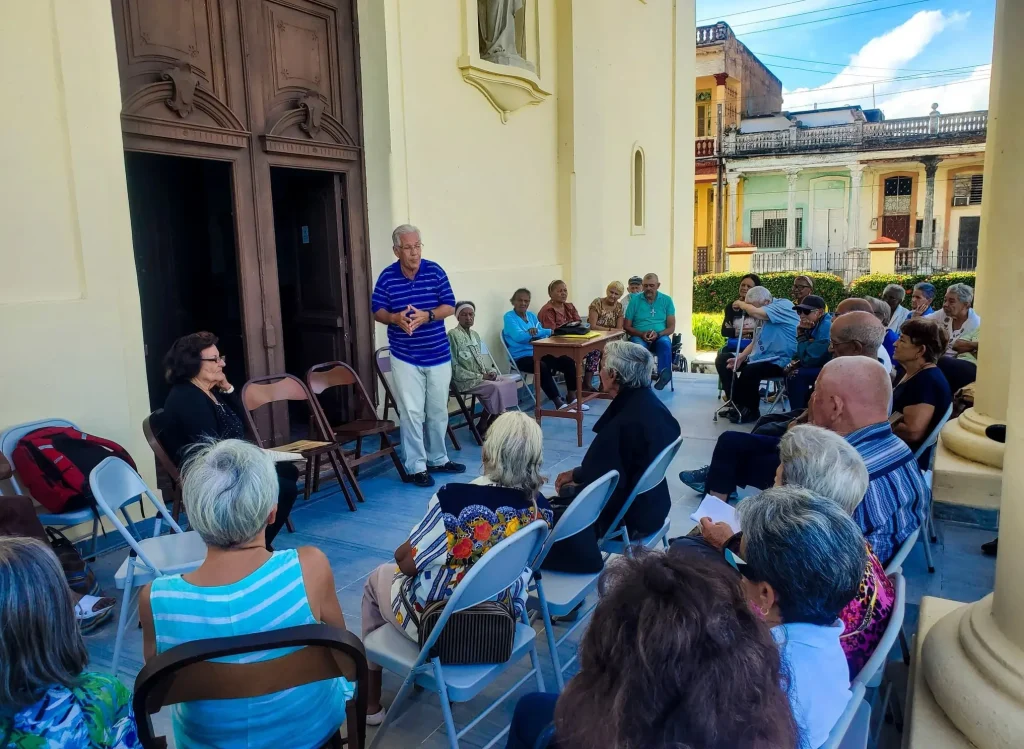 La Iglesia nos mira con cariño: Un testimonio de entrega y esperanza 2 GRUPO DIOS ES AMOR