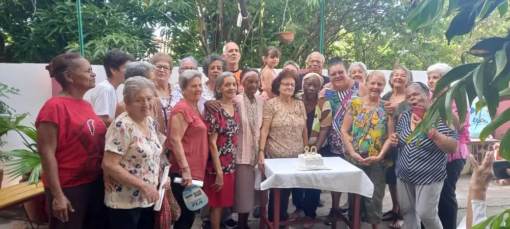 La Iglesia nos mira con cariño: Un testimonio de entrega y esperanza 5 Un testimonio de entrega y esperanza 2
