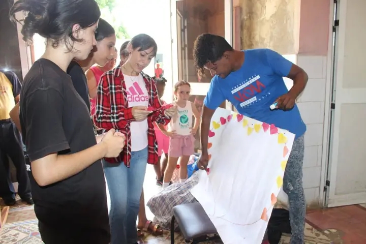 Una caricia al alma: el encuentro intergeneracional en el Hogar de ancianos de Limonar 10 1000950925