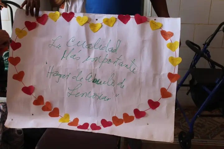 Una caricia al alma: el encuentro intergeneracional en el Hogar de ancianos de Limonar 7 1000950929