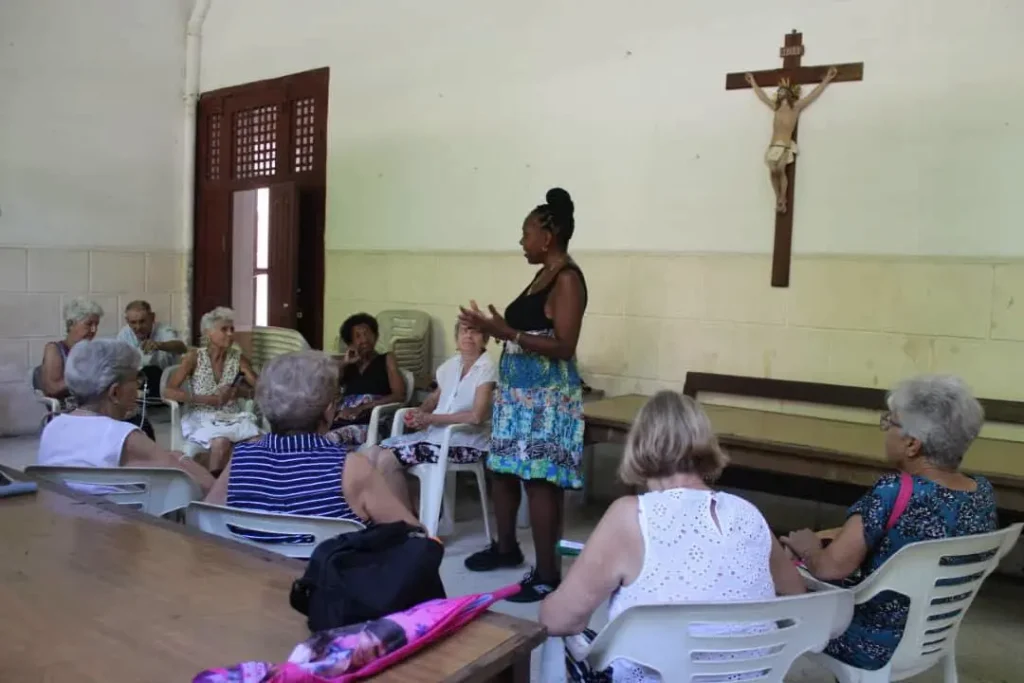 Dos generaciones unidas por el mar y la fe: el taller de Cáritas Matanzas 13 Dos generaciones unidas por el mar 13