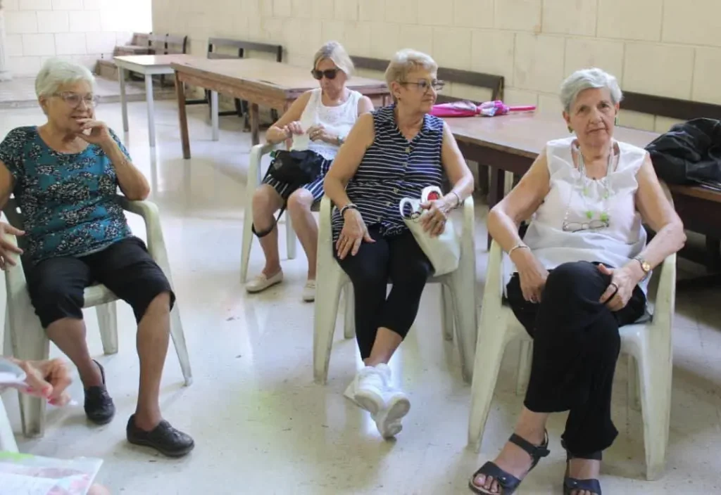 Dos generaciones unidas por el mar y la fe: el taller de Cáritas Matanzas 3 Dos generaciones unidas por el mar 2