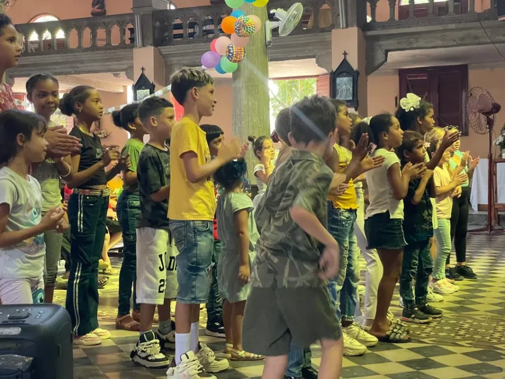 Alegría, juegos y comunidad: El festival de verano que hace sonreír a GDH y Aprendiendo a Crecer. 10 Festival veraniego