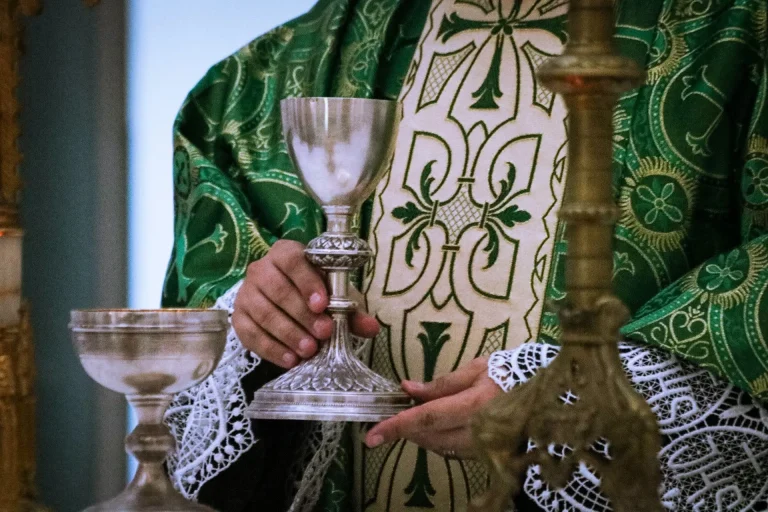 «La Caridad del Encuentro: Escucha, Presencia y Esperanza en la Pastoral de la Tercera Edad»