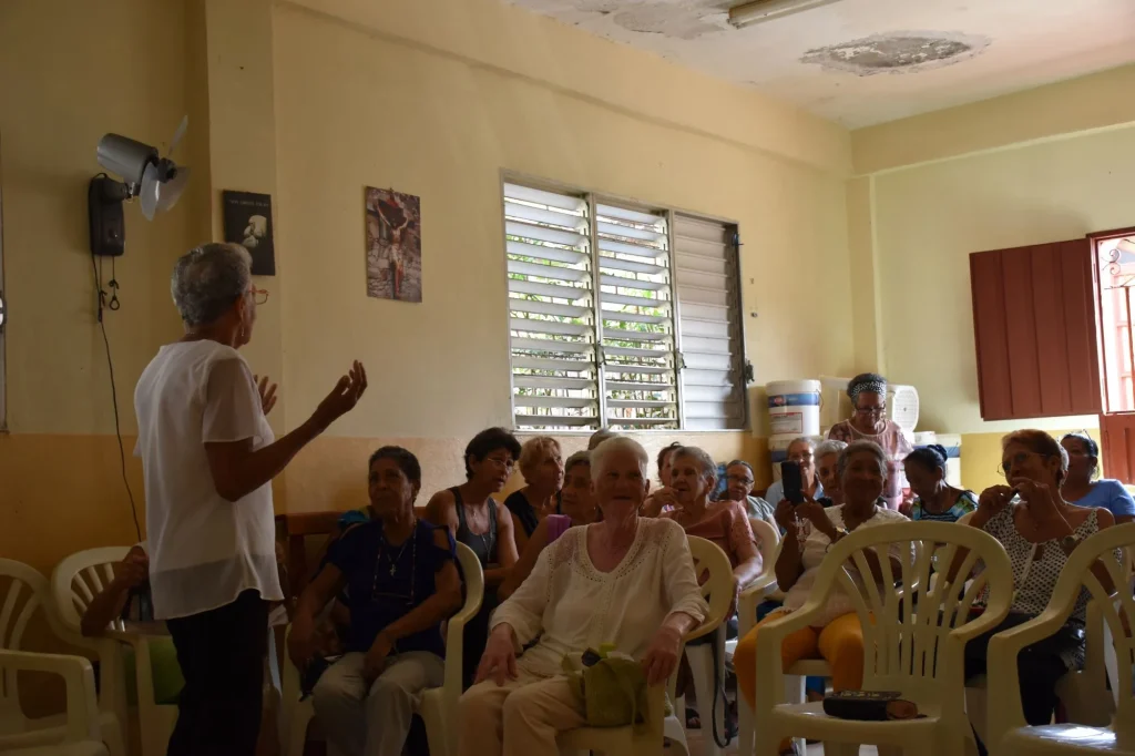 Jornada Mundial de Abuelos y Mayores “Yo no te olvidaré”: Manos que unen generaciones 9 Jornada M Ay B 12