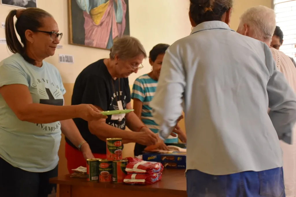 Jornada Mundial de Abuelos y Mayores “Yo no te olvidaré”: Manos que unen generaciones 13 Jornada M Ay B 16