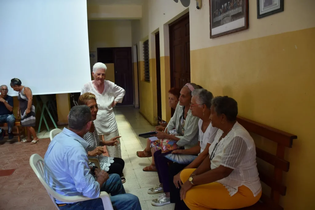 Jornada Mundial de Abuelos y Mayores “Yo no te olvidaré”: Manos que unen generaciones 17 Jornada M Ay B 21