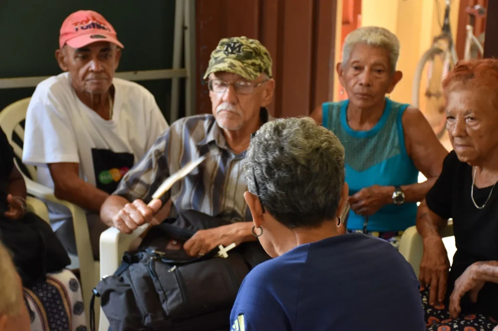 Jornada Mundial de Abuelos y Mayores “Yo no te olvidaré”: Manos que unen generaciones 19 Jornada M Ay B 23
