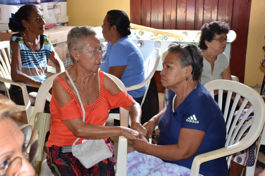 Jornada Mundial de Abuelos y Mayores “Yo no te olvidaré”: Manos que unen generaciones 3 Jornada M Ay B 5