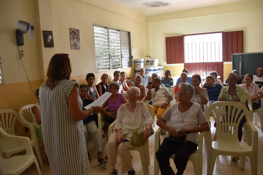 Jornada Mundial de Abuelos y Mayores “Yo no te olvidaré”: Manos que unen generaciones 6 Jornada M Ay B 8