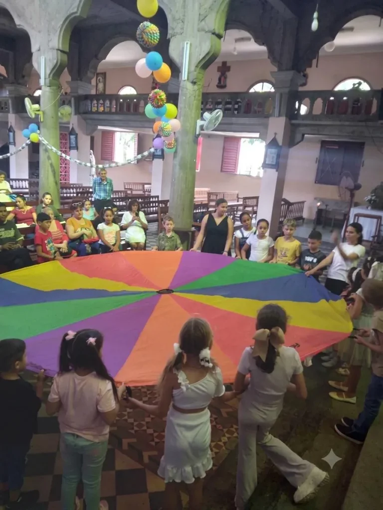 Alegría, juegos y comunidad: El festival de verano que hace sonreír a GDH y Aprendiendo a Crecer. 14 Verano en Holguin GDH y AAC 5