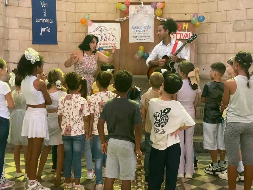 Alegría, juegos y comunidad: El festival de verano que hace sonreír a GDH y Aprendiendo a Crecer. 4 Verano en Holguin GDH y AAC2