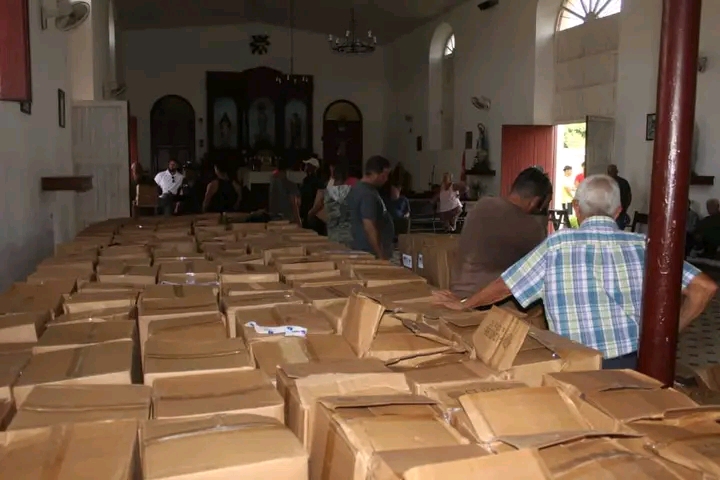 RECIBEN EN QUEMADO DE GÜINES EL PRIMER ENVÍO DE AYUDA DE LOS ESTADOS UNIDOS A NUESTRA DIÓCESIS 6 1001037345