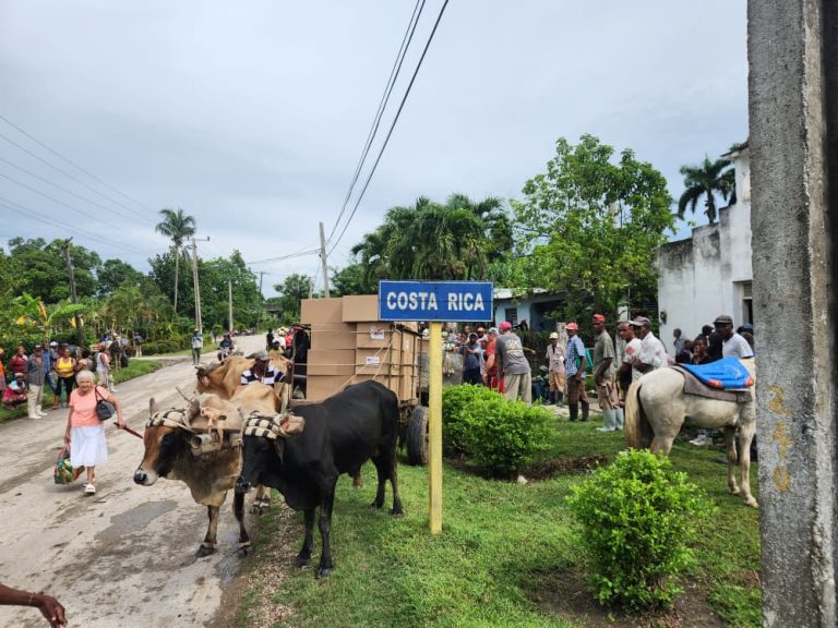 Costa Rica, comunidad rural de la parroquia La Milagrosa recibe donativo procedente de Estados Unidos