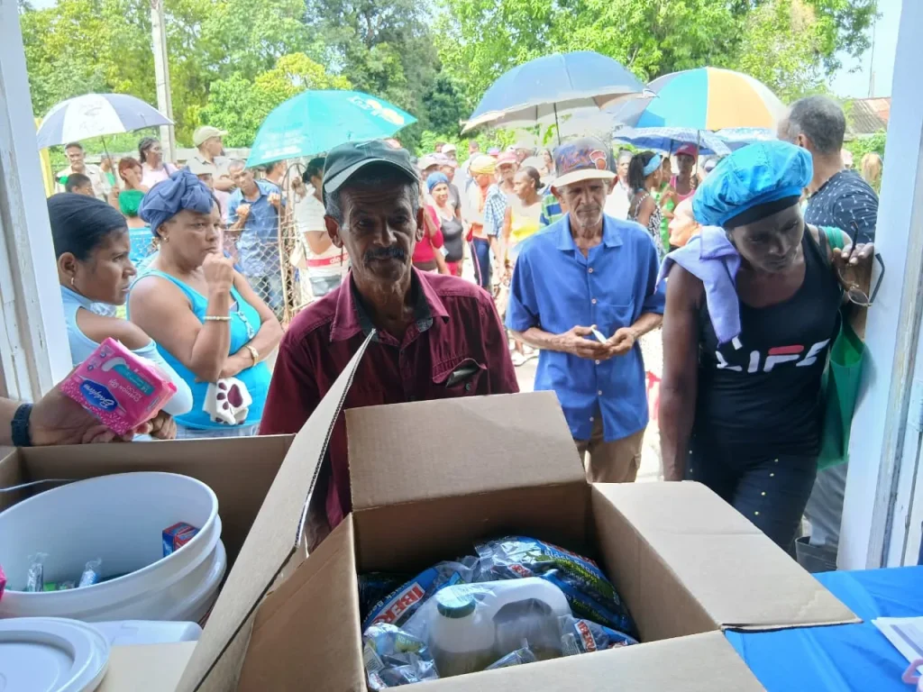 El milagro de la ayuda compartida 13 Entrega de donativos en Sempre 4 7