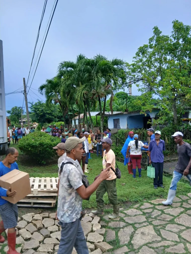 El milagro de la ayuda compartida 14 Entrega de donativos en Sempre 5 8 1