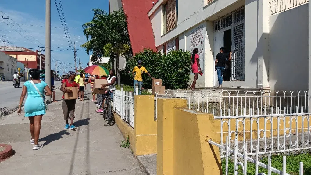 El milagro de la ayuda compartida 8 Entrega de donativos en parroquia La Milagrosa 6 11zon