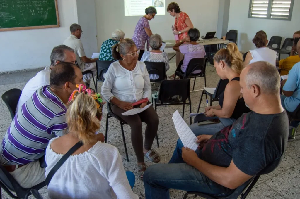 Trabajo en equipos durante formacion diocesana Stgo