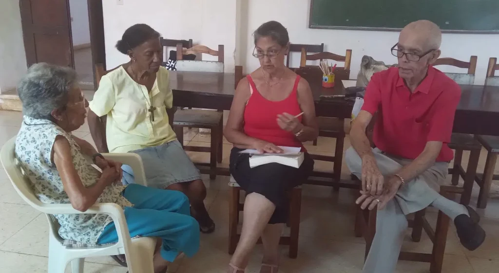 adultos mayores en Pedro Betancourt 2
