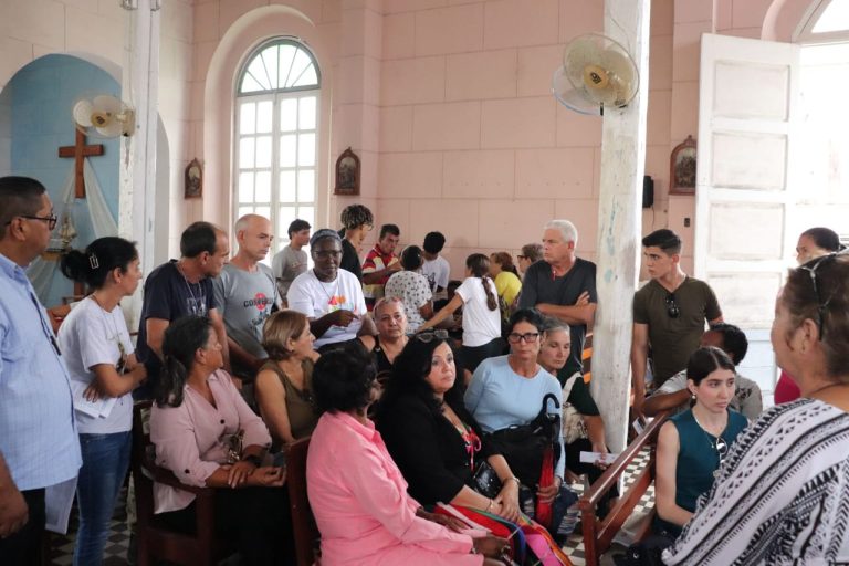 Mirar desde el corazón: voluntarios frente a la ayuda humanitaria