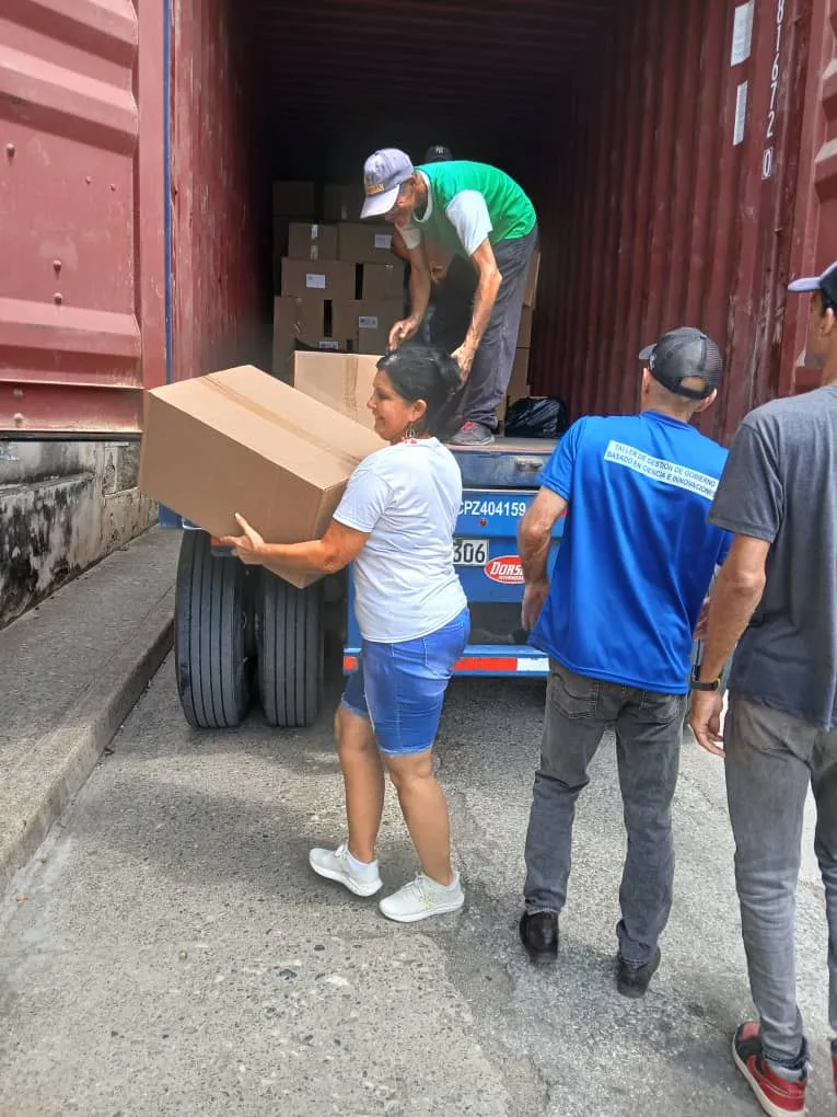 Nuevo envío de ayuda humanitaria se distribuye en comunidades de la diócesis de Holguín-Las Tunas a damnificados del huracán Melissa 7 Donativo en Holguin 1