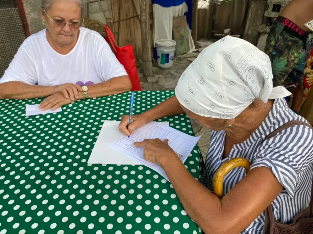 Nuevo envío de ayuda humanitaria se distribuye en comunidades de la diócesis de Holguín-Las Tunas a damnificados del huracán Melissa 2 Donativo en Holguin 5