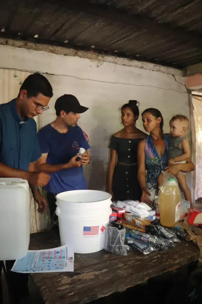 Entrega del donativo en Lugareno 10