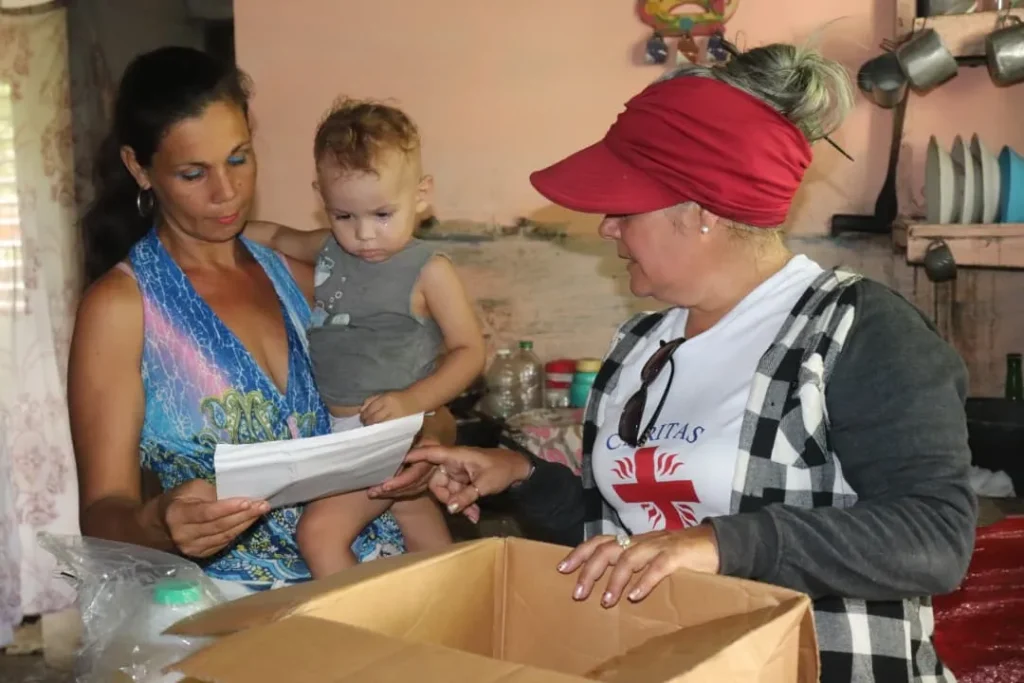 Entrega del donativo en Lugareno 12