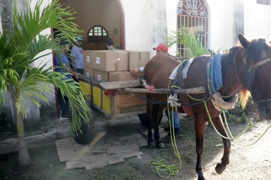 Entrega del donativo en Lugareno 2