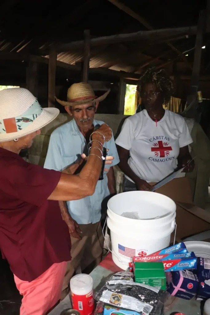 Entrega del donativo en Lugareno