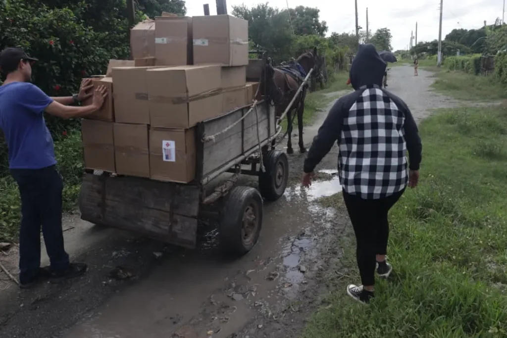 Entrega del donativo en Lugareno 8